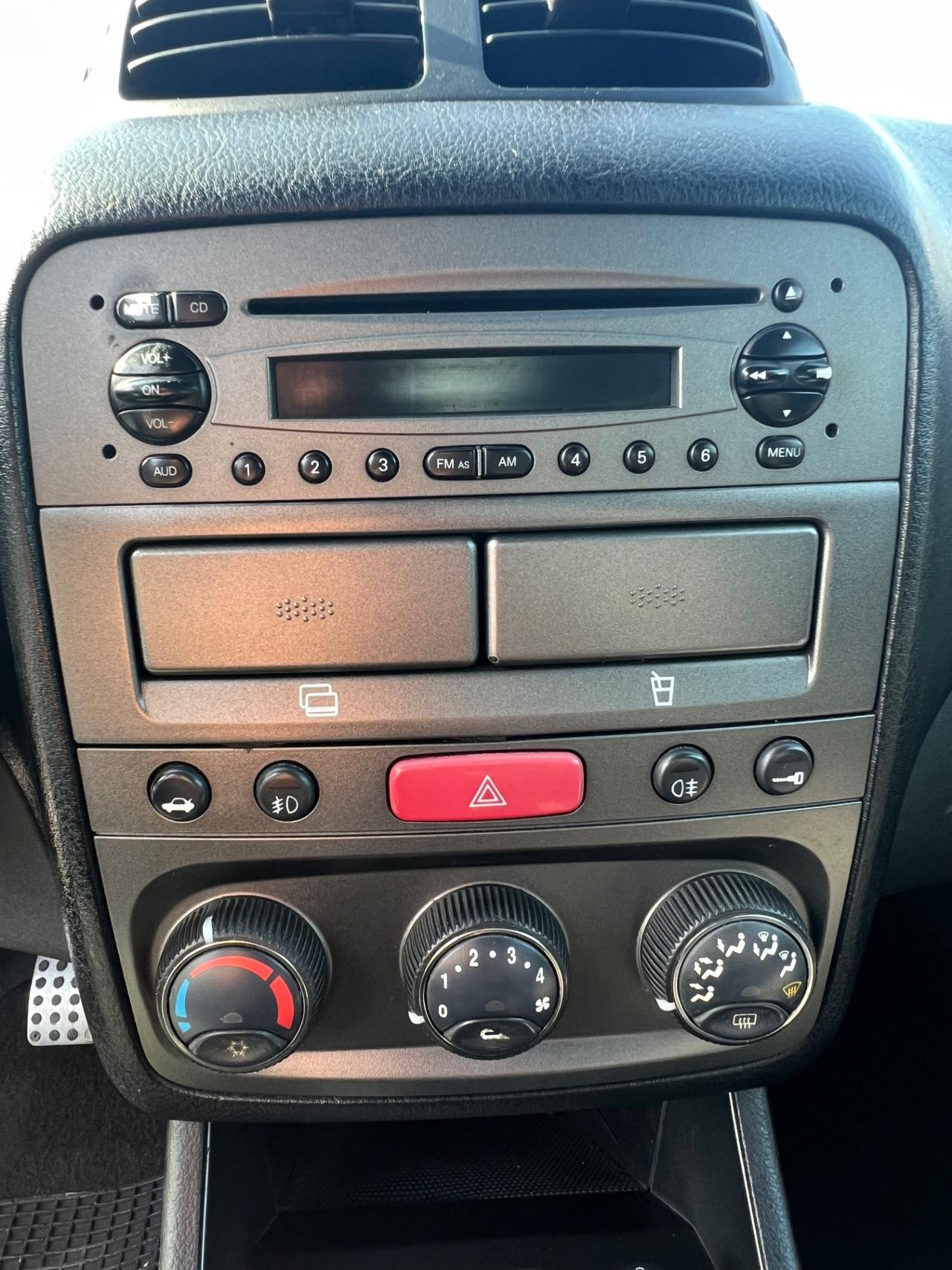 Alfa Romeo 147 1.9 JTD (120) 3 porte Black Line