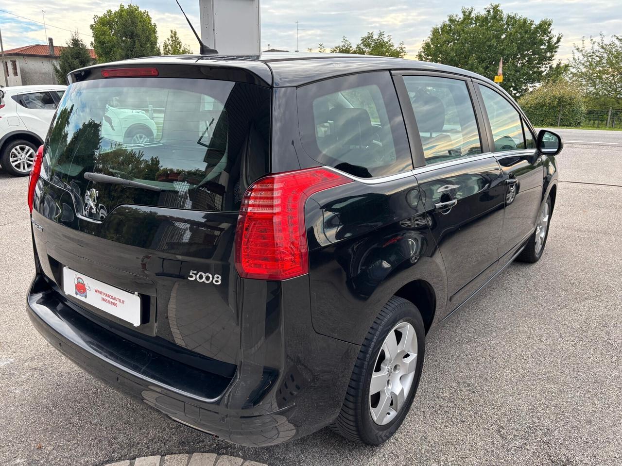 Peugeot 5008 1.6 Diesel 7 Posti Neopatentati