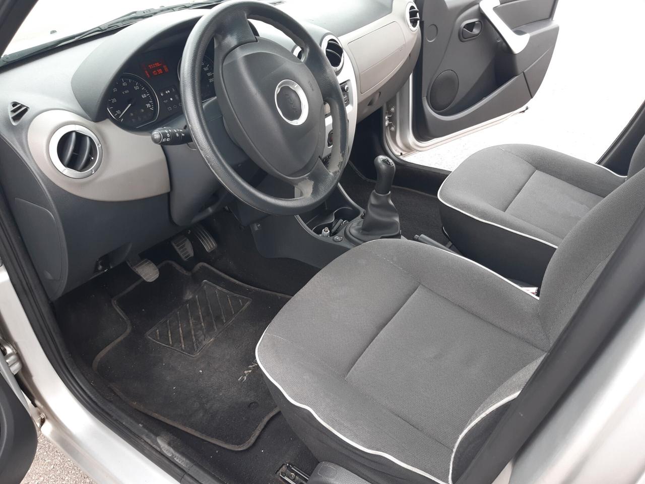 Dacia Sandero 1.2 16V GPL 75CV Embleme
