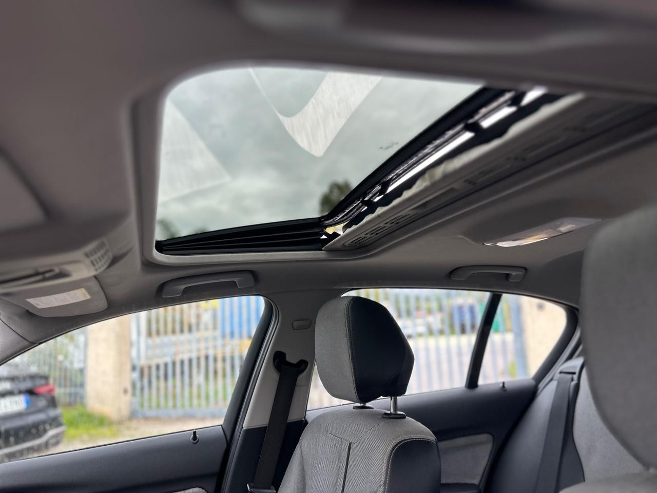 Bmw 118 118d 5p. Urban tetto apribile