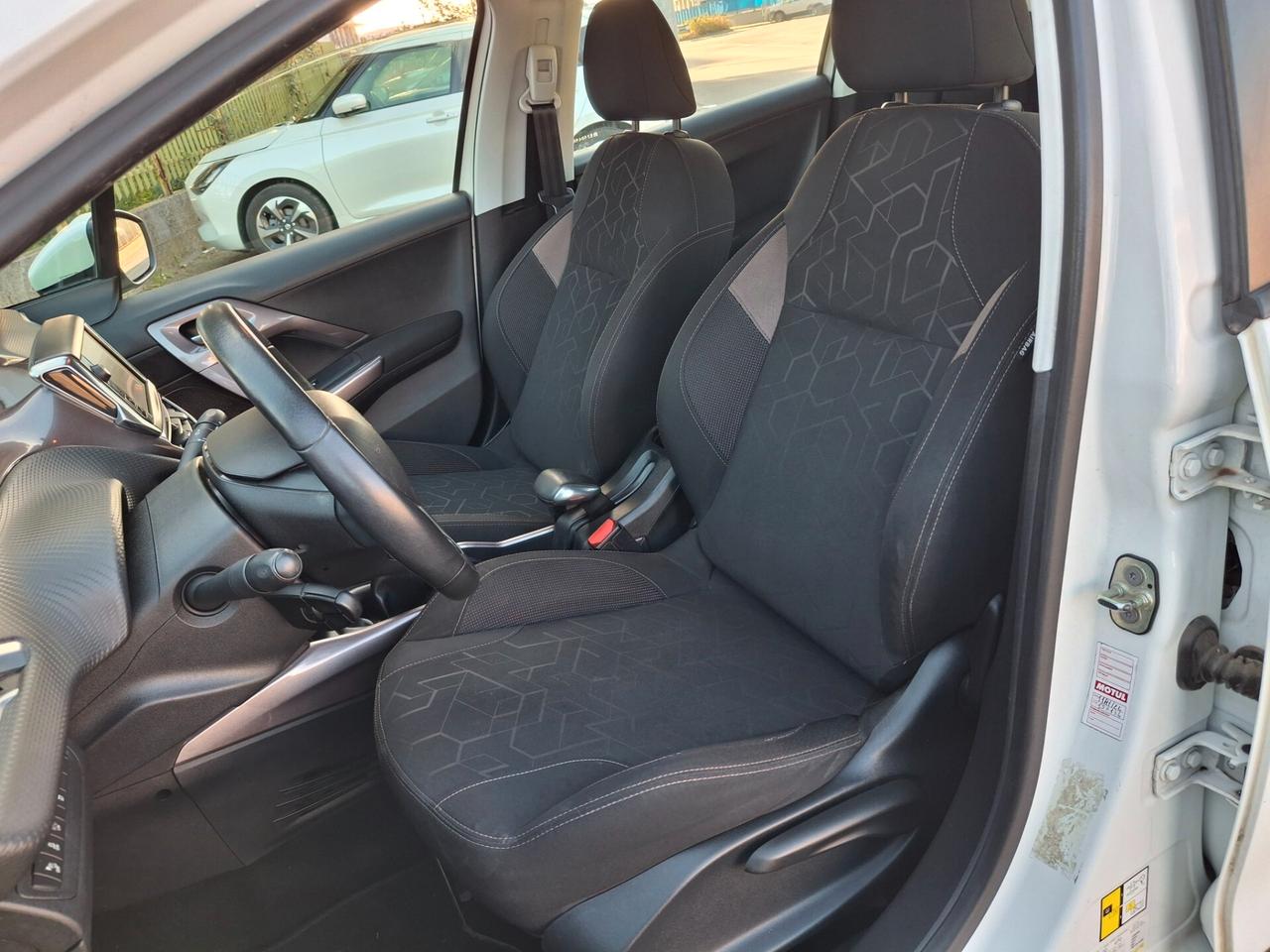 Peugeot 2008 1.6 e-HDi 92 CV Stop&Start Urban Cross