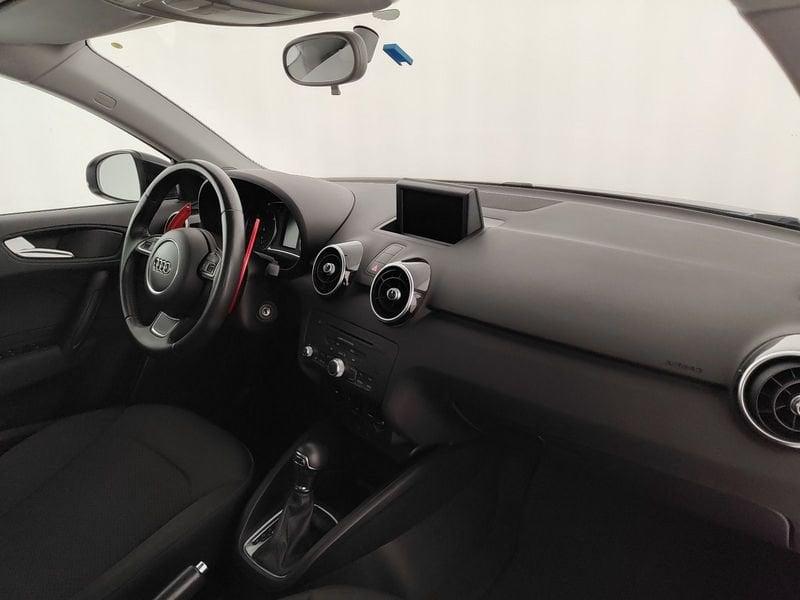 Audi A1 Sportback 1.6 tdi Admired s-tronic Sline esterno
