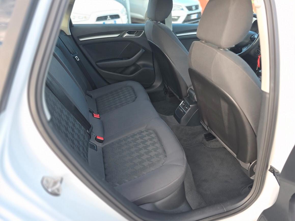 Audi A3 SPB 1.6 TDI 105 CV CR Attraction