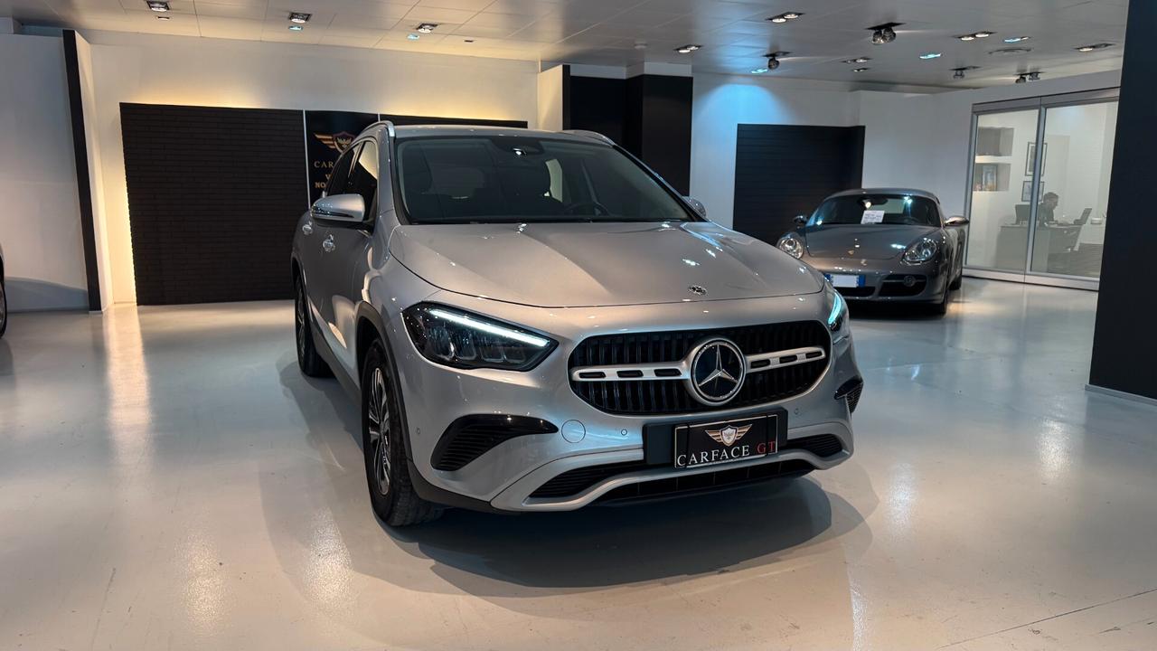 MERCEDES-BENZ GLA 180d Advanced - 2024