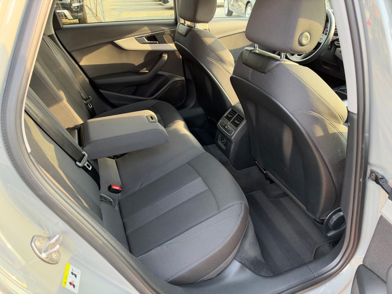 Audi A4 Avant 40 TDI quattro S tronic line edition