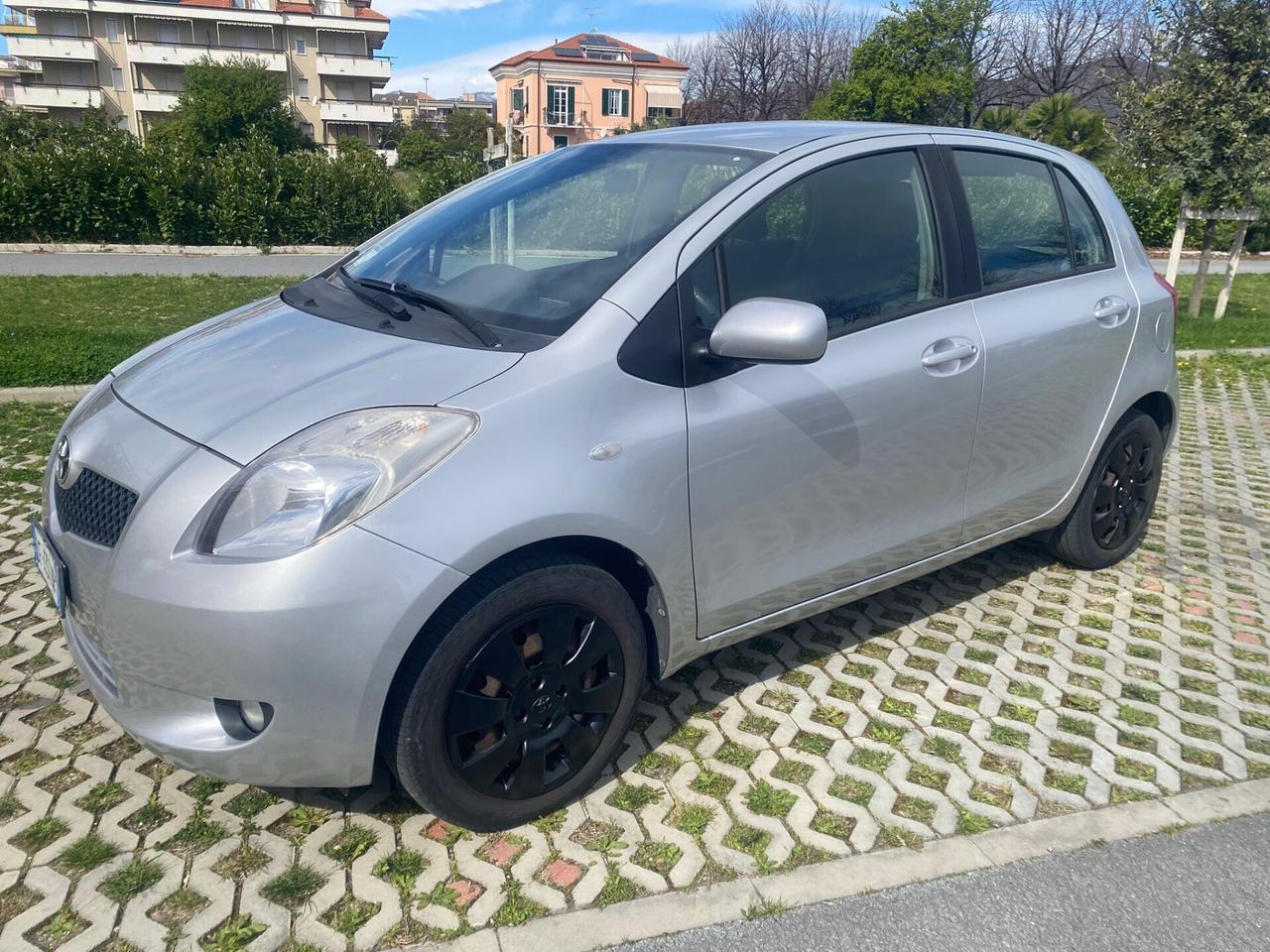 Toyota Yaris 1.0 5 porte Sol