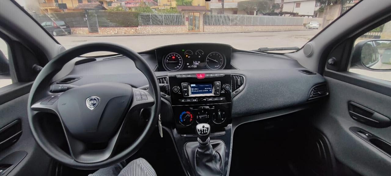 Lancia Ypsilon 1.0 FireFly 5 porte S&S Hybrid Ecochic gold 12 mesi garanzia
