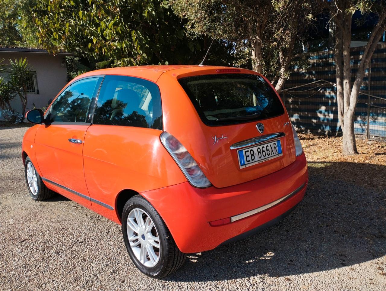 Lancia Ypsilon 1.3 MJT 75 CV Platino