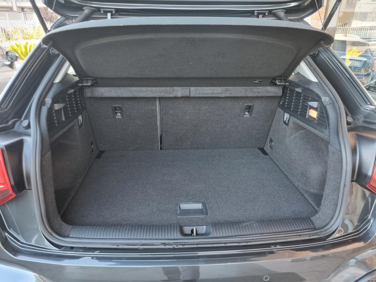 Audi Q2 30 TFSI Business
