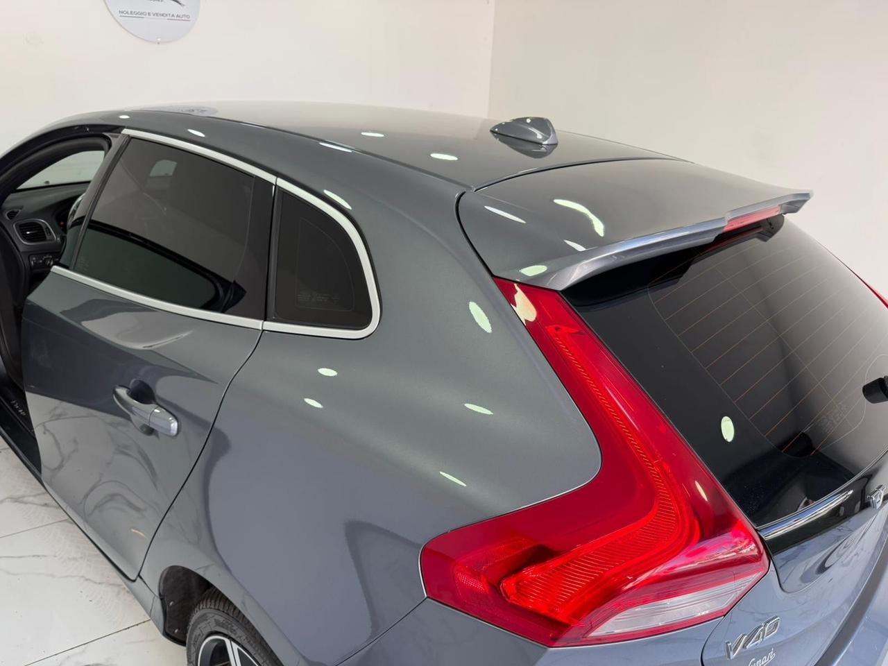 Volvo V40 D3 R-design-GARANTITA-2018