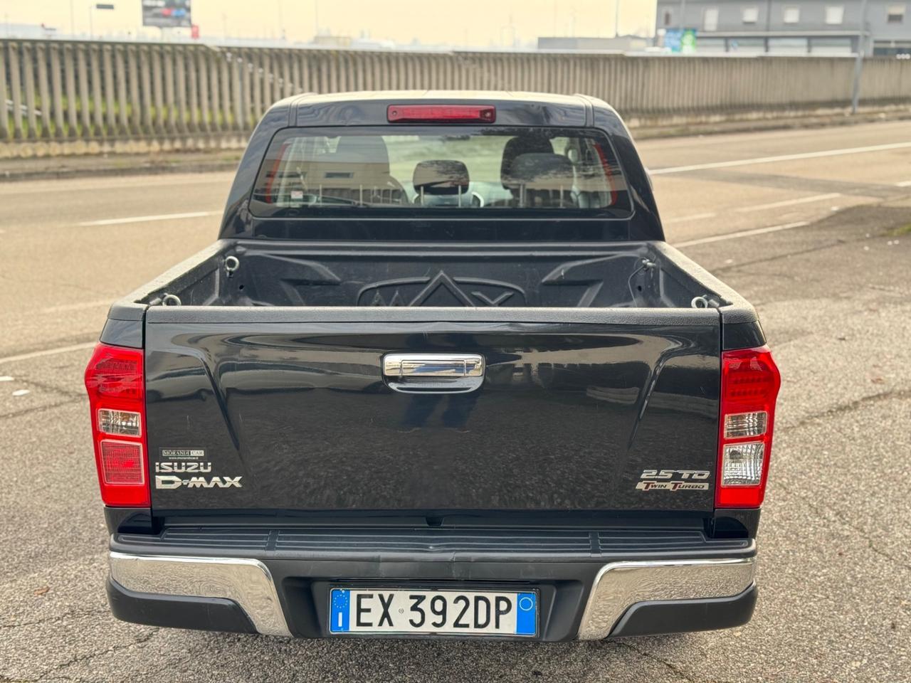 Isuzu D-Max 2.5 Crew Cab Solar A/T 4WD