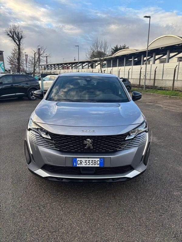 Peugeot 3008 Hybrid4 300 e-EAT8 Allure Pack vettura a noleggio per info benedetta