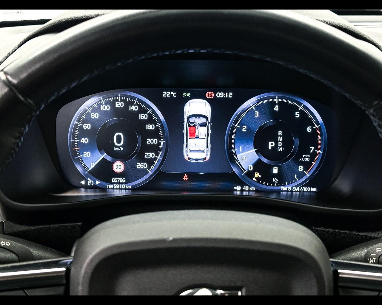 VOLVO XC40 B4 AWD Geartronic Momentum Pro