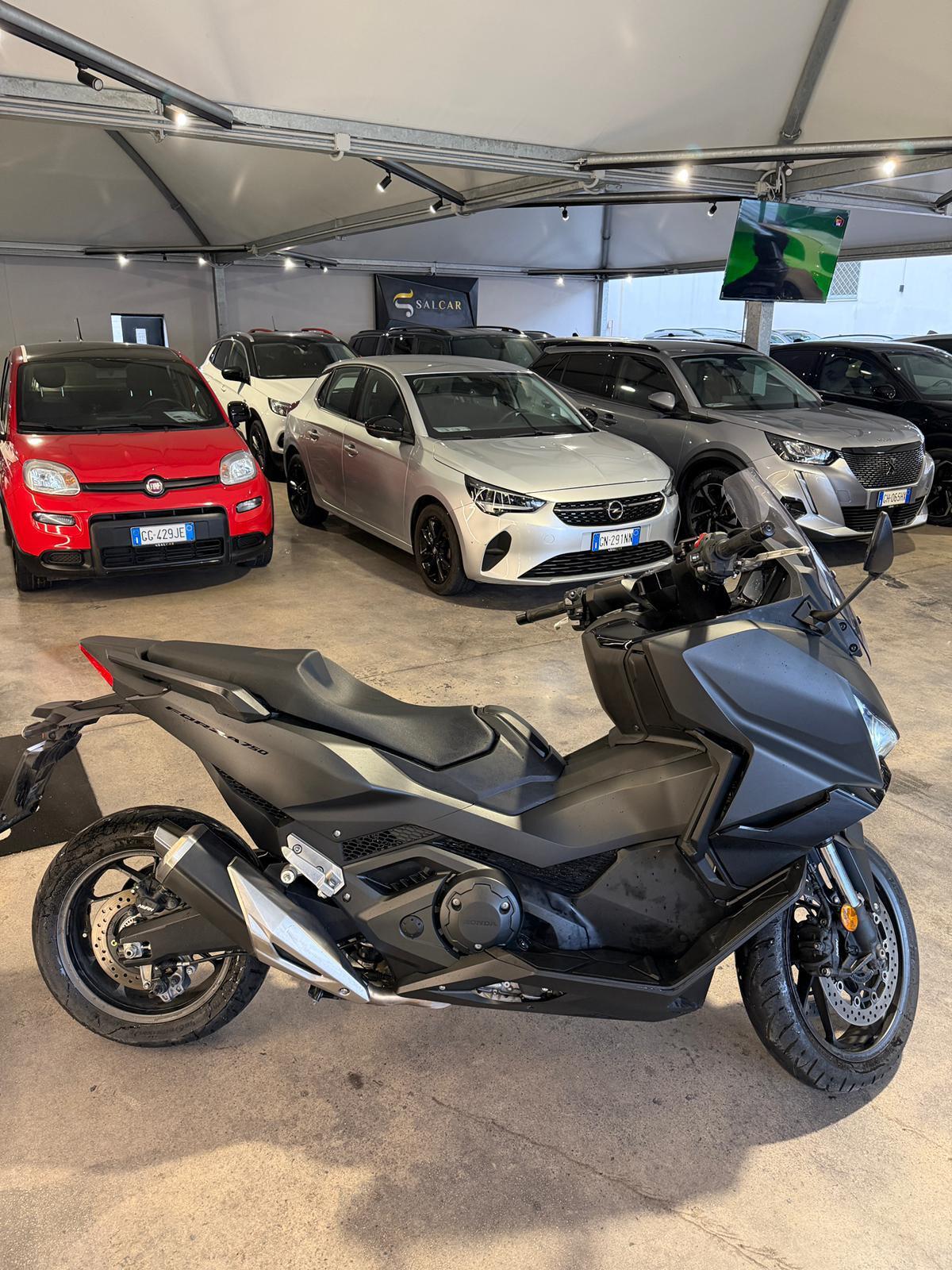 Honda Forza 750 2025