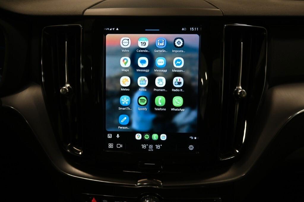 VOLVO XC60 2.0D 197CV B4 (D) GEARTRONIC MOMENTUM ( FARI LED - COCKPIT - NAVI - SENSORI POST. - CERCHI 18 )