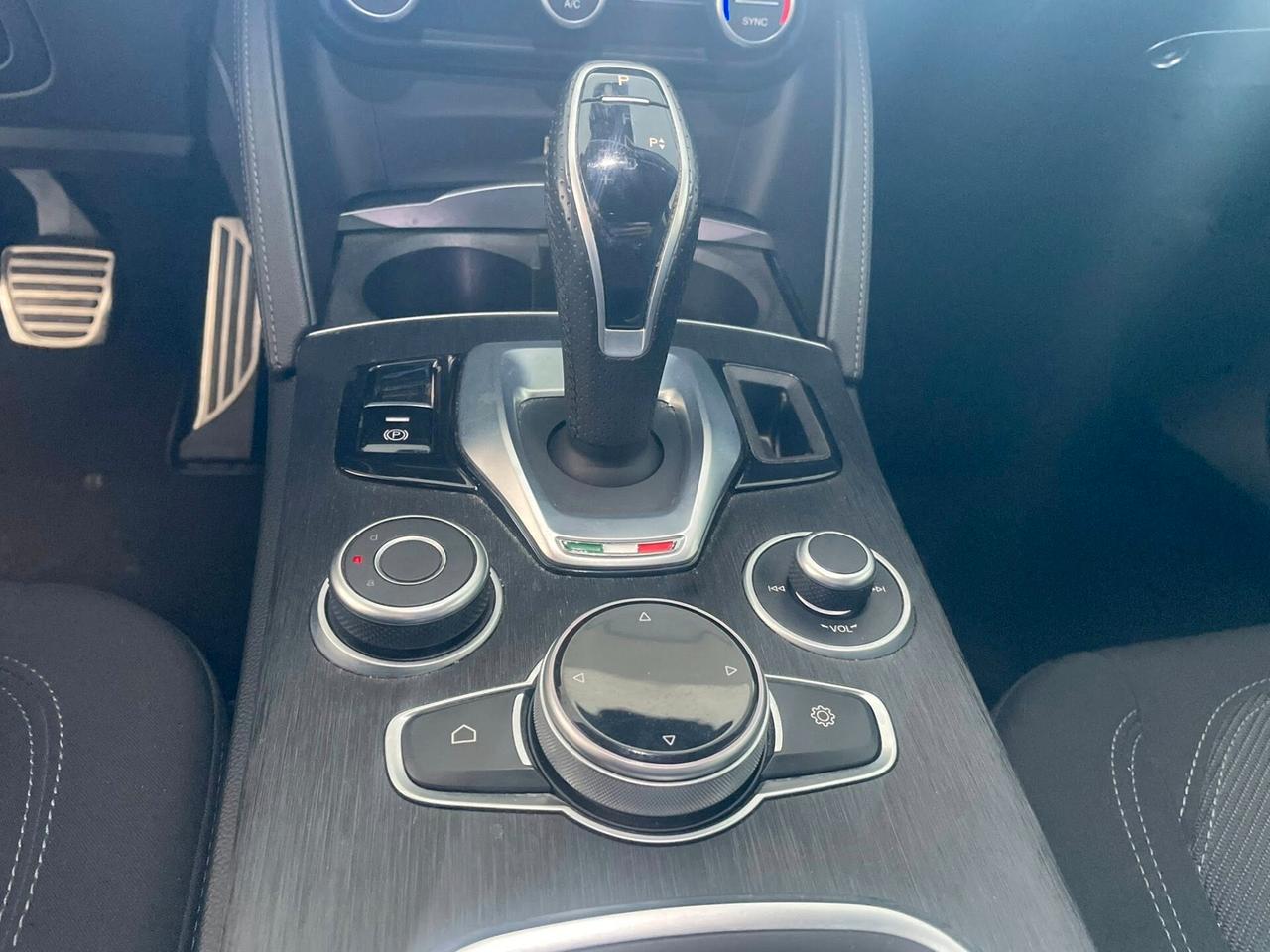 Alfa Romeo Stelvio 2.2 Turbodiesel 160 CV AT8 RWD Super Business