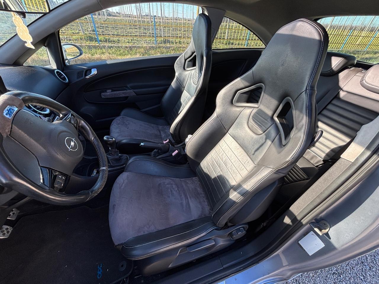 Opel Corsa 1.6 T 192CV 3 porte OPC