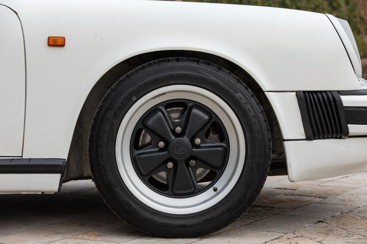 Porsche 911 CARRERA 3.2 G50 TARGA - RDS01800