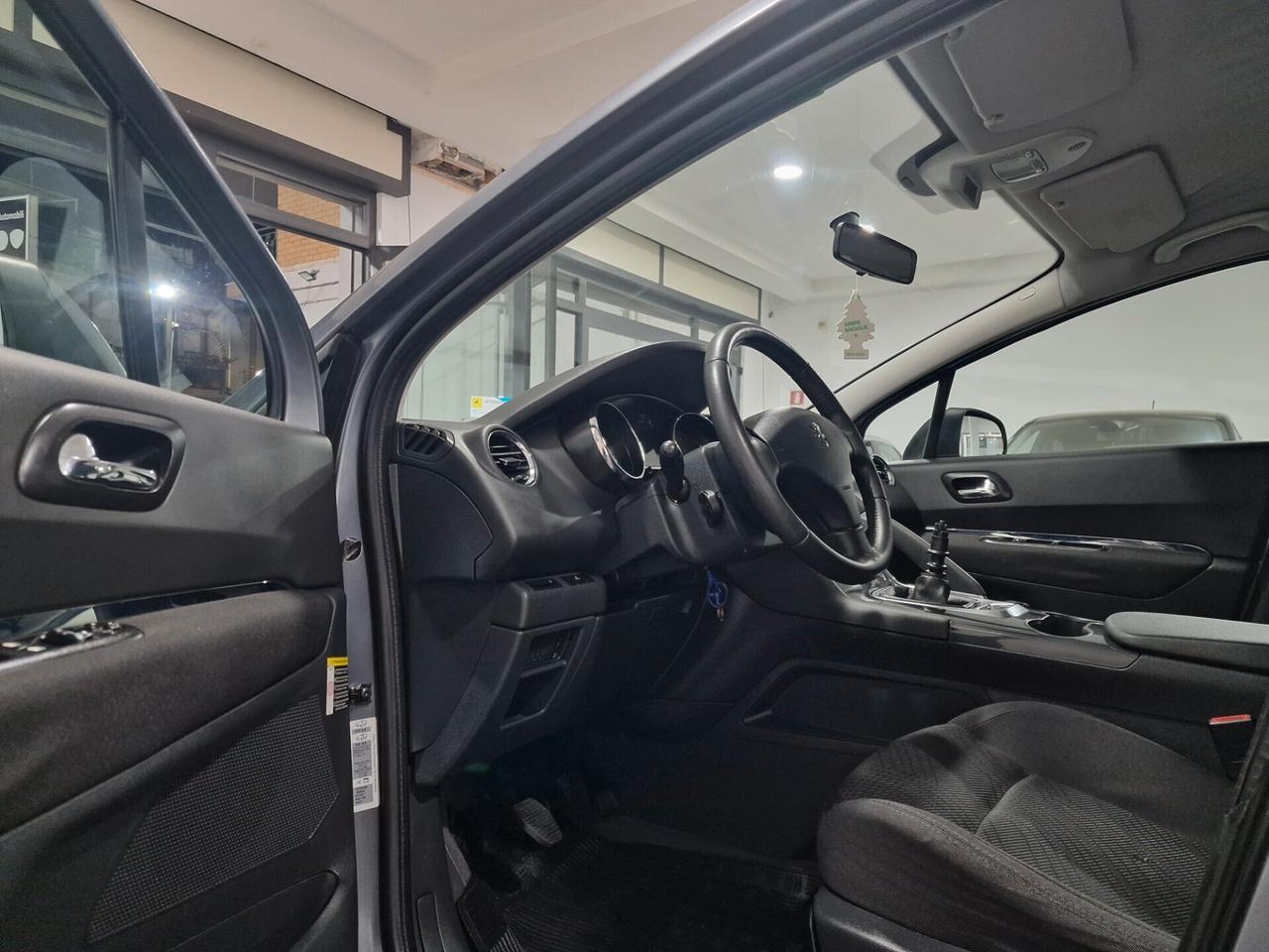 Peugeot 3008 1.6 HDi 115CV Access