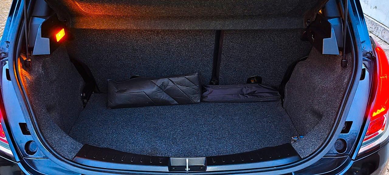 Lancia Ypsilon 1.2 69 CV 5 porte GPL Ecochic Silver