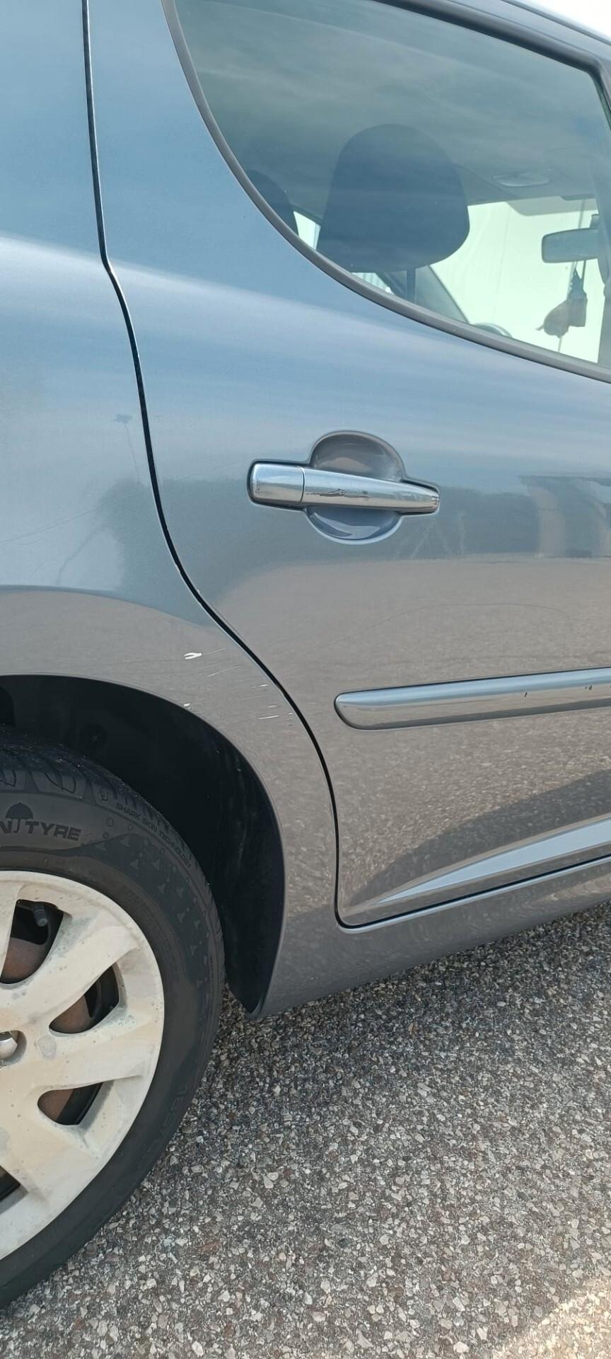 NEOPATENTATI peugeot 207 diesel UNICOPROPIETARIO
