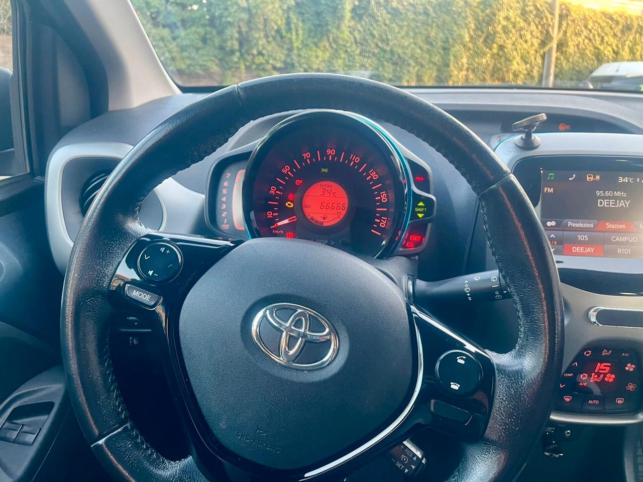 Toyota Aygo 1.0 VVT-i 69 CV 5 porte x-play TSS