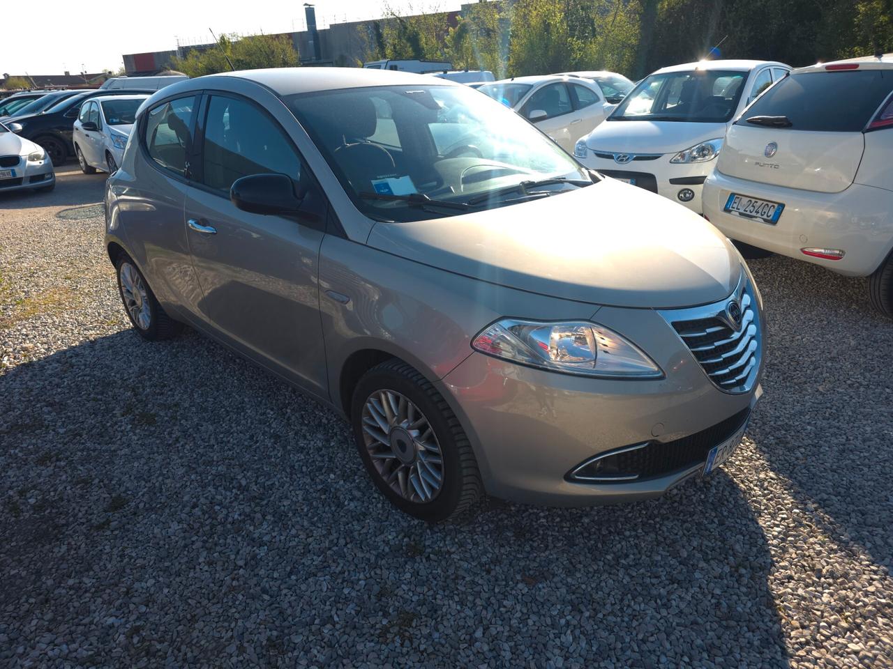 Lancia Ypsilon 1.2 69 CV 5 porte S&S Platinum