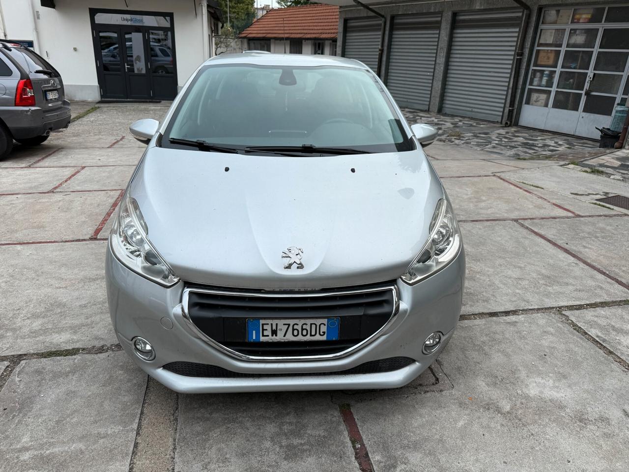 Peugeot 208 1.4 HDi 68 CV 5 porte Allure OK NEOPATENTATI