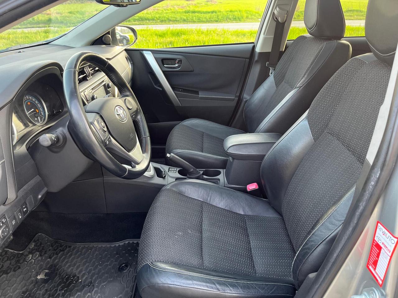 Toyota Auris 1.8 Hybrid 5 porte