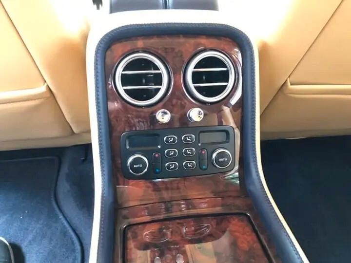 Bentley Continental Flying Spur BOOK BENTLEY/CRS A LIBRETTO