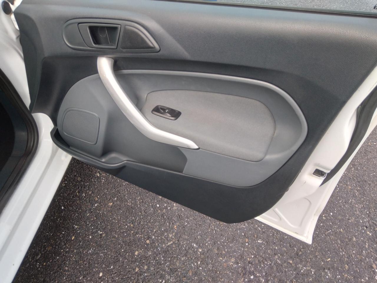 Ford Fiesta 1.2 82 CV 5 porte Titanium x neopatentati