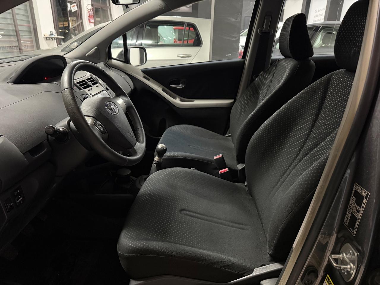 TOYOTA Yaris 1.0i (69) 5p. Sol 2010