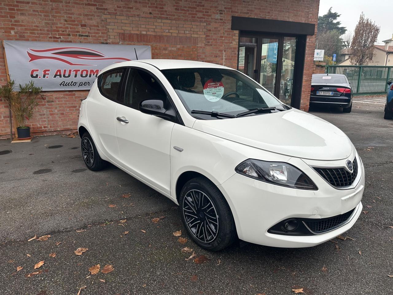 Lancia Ypsilon 1.0 FireFly 5 porte S&S Hybryd Gold