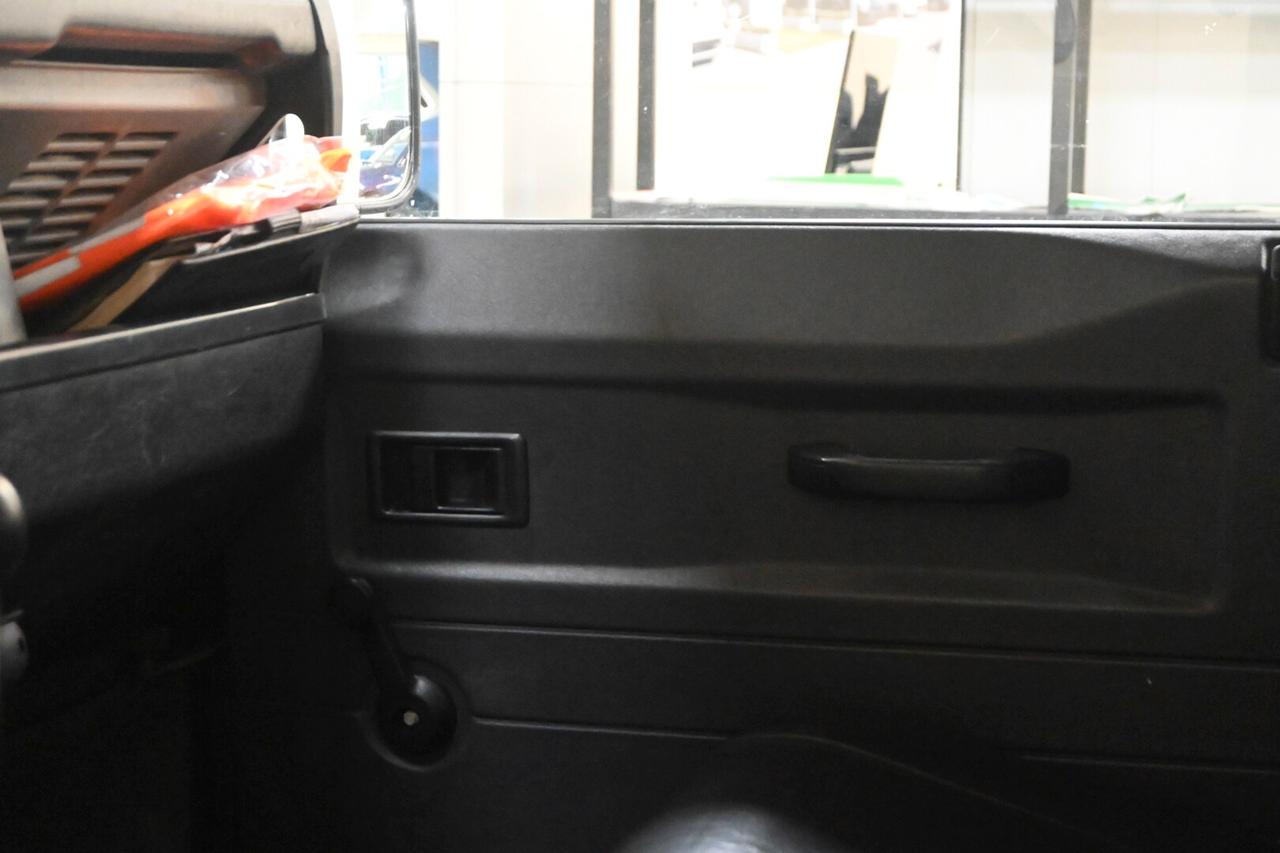 LAND ROVER Defender 90 turbodiesel Hard-top