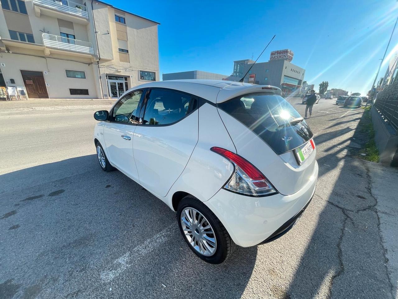 Lancia Ypsilon 1.2 69 CV 5 porte GPL Ecochic Gold