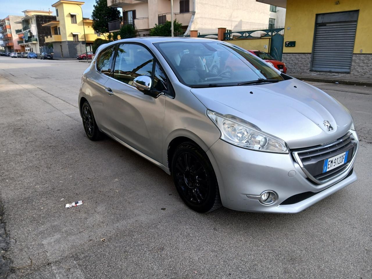 Peugeot 208 1.4 HDi 68 CV 3 porte Allure X Neopate