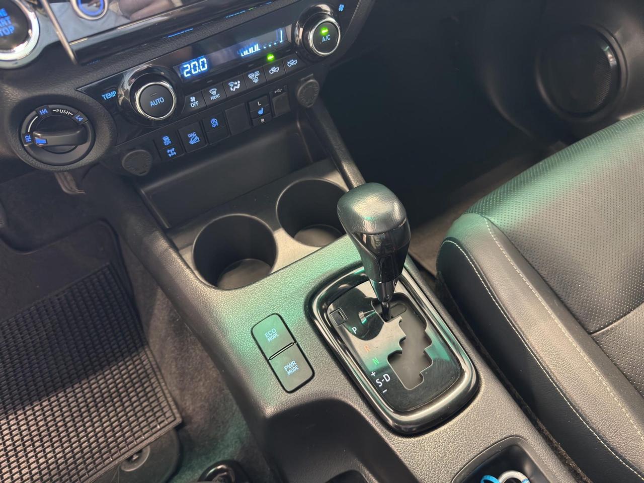 Toyota Hilux 2.8 d double cab Invincible 4wd auto