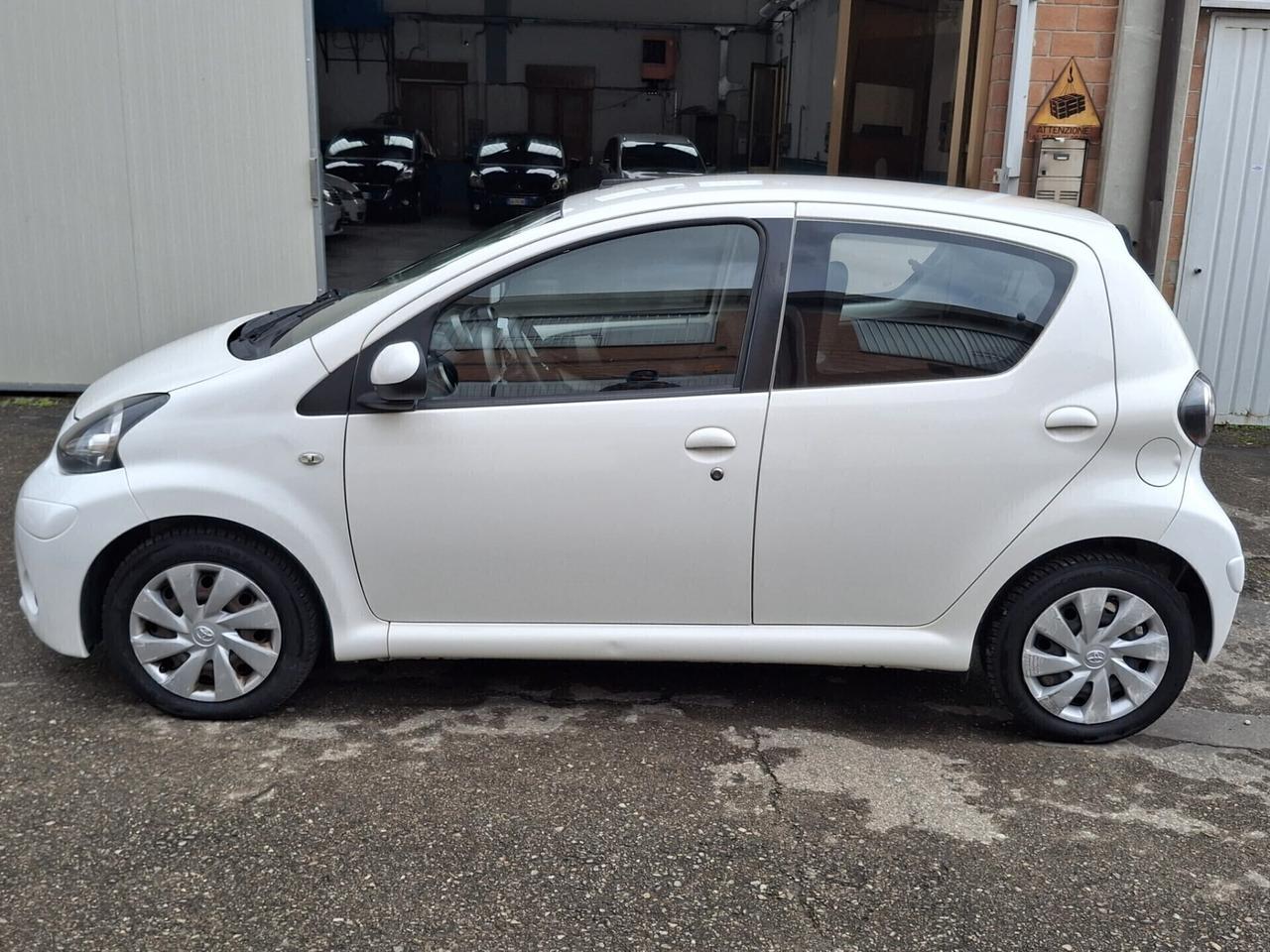 Toyota Aygo 1.0 12V VVT-i 5 porte Cool Soda Connect