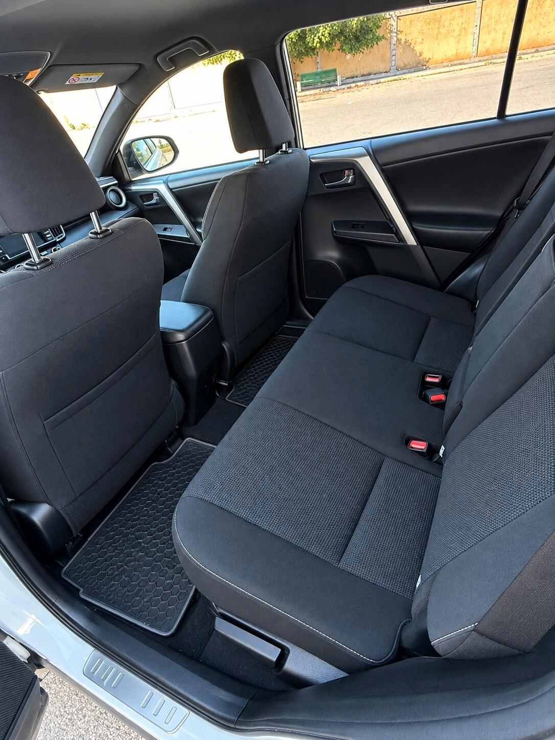 Toyota RAV 4 RAV4 2.5 Hybrid 2WD Lounge