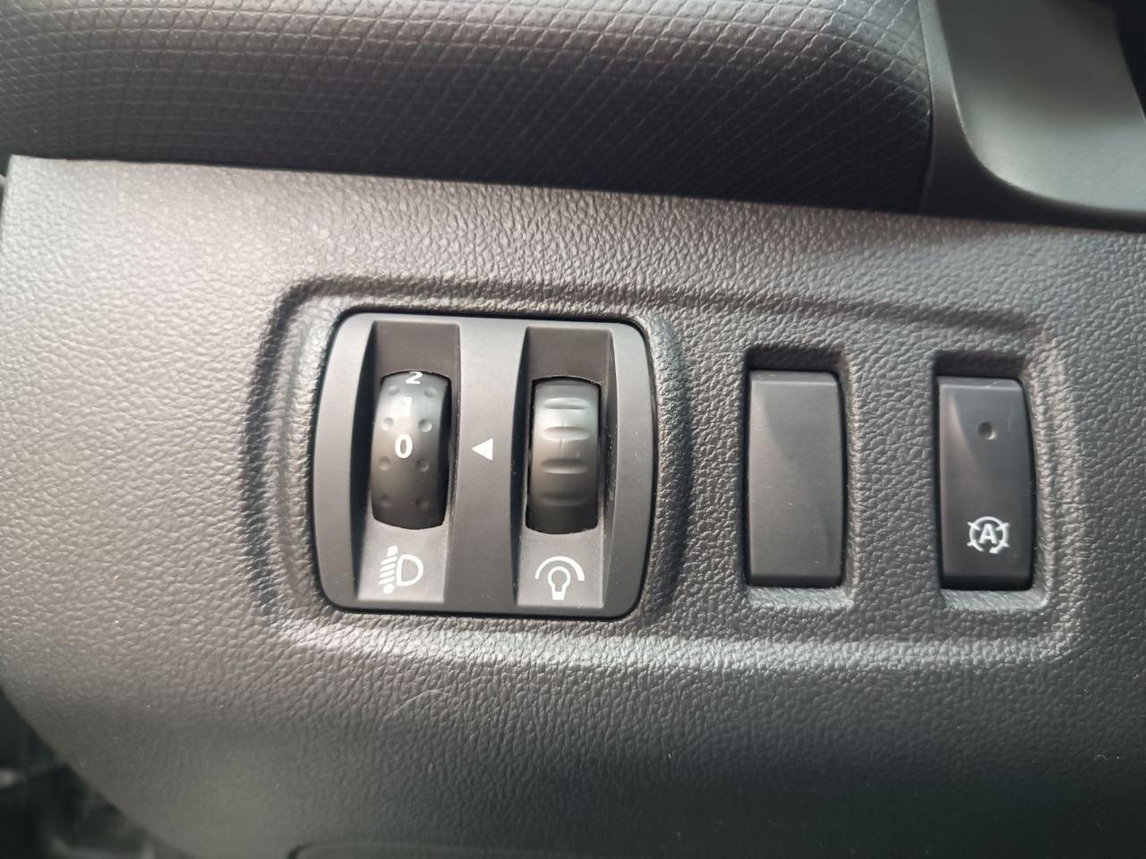 RENAULT Clio TCe 12V 90 CV 5 porte Moschino Intens