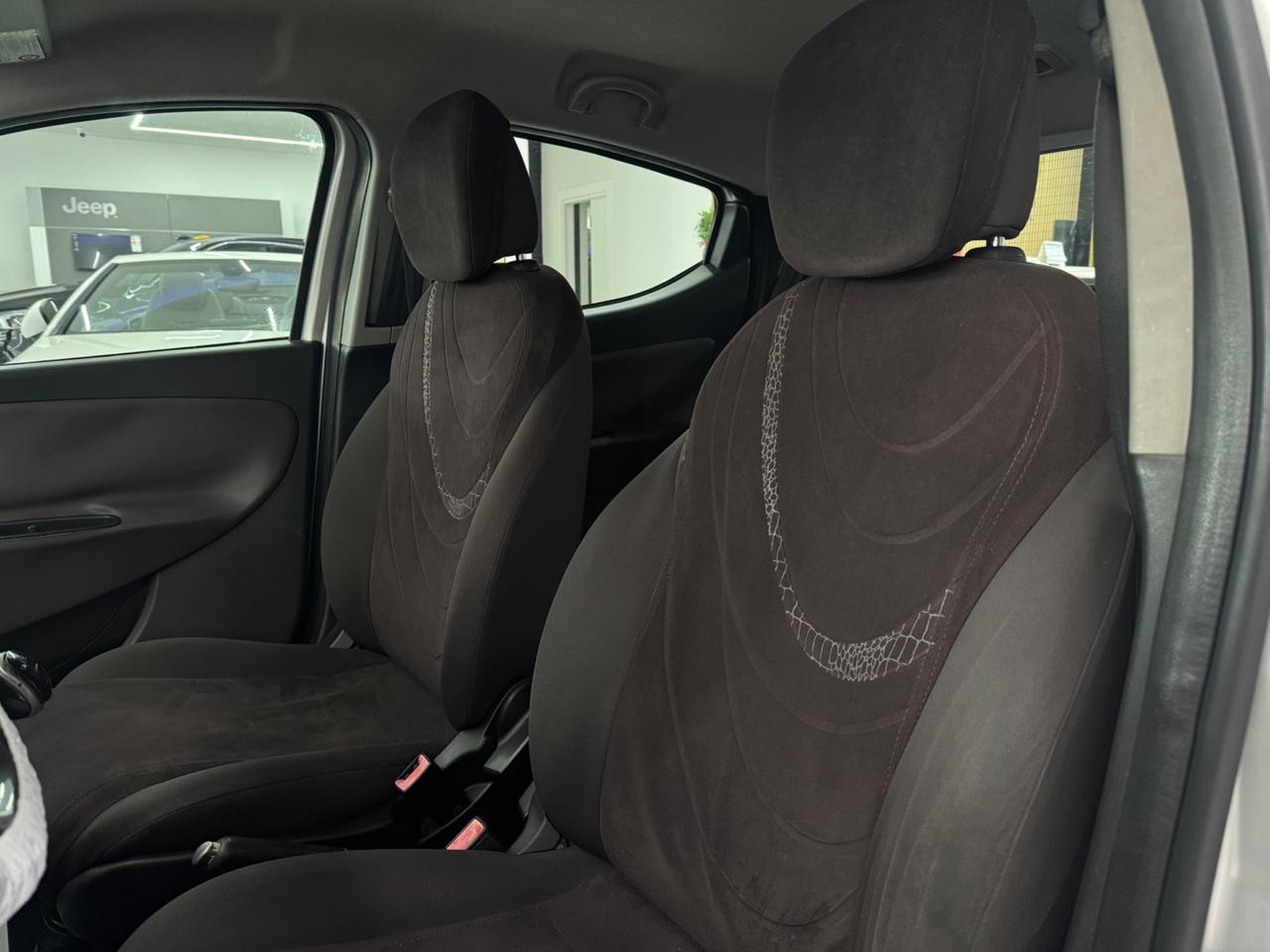 Lancia Ypsilon 1.2 69Cv Platinum