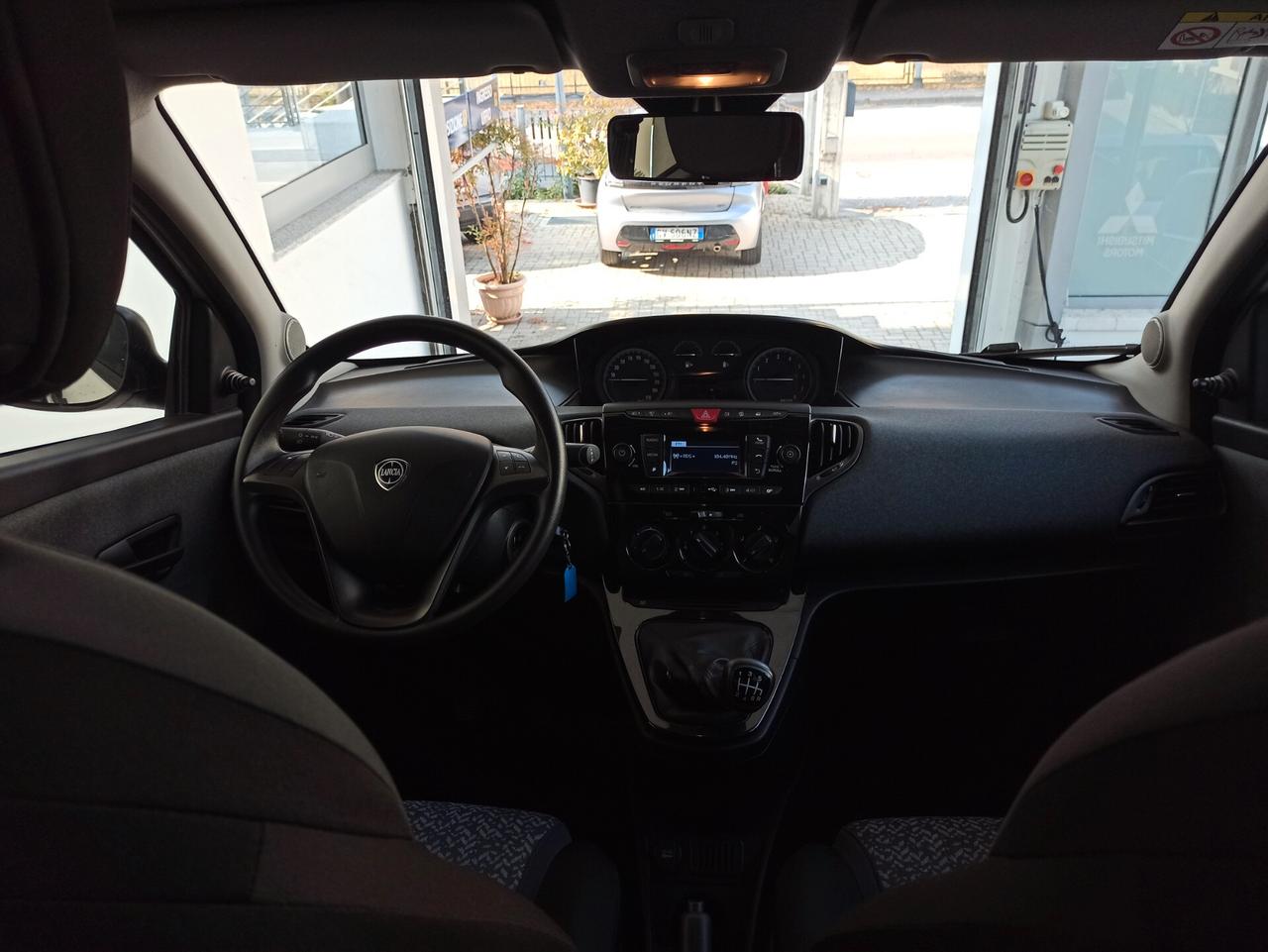 Lancia Ypsilon 1.0 FireFly 5 porte S&S Hybrid Ecochic Silver