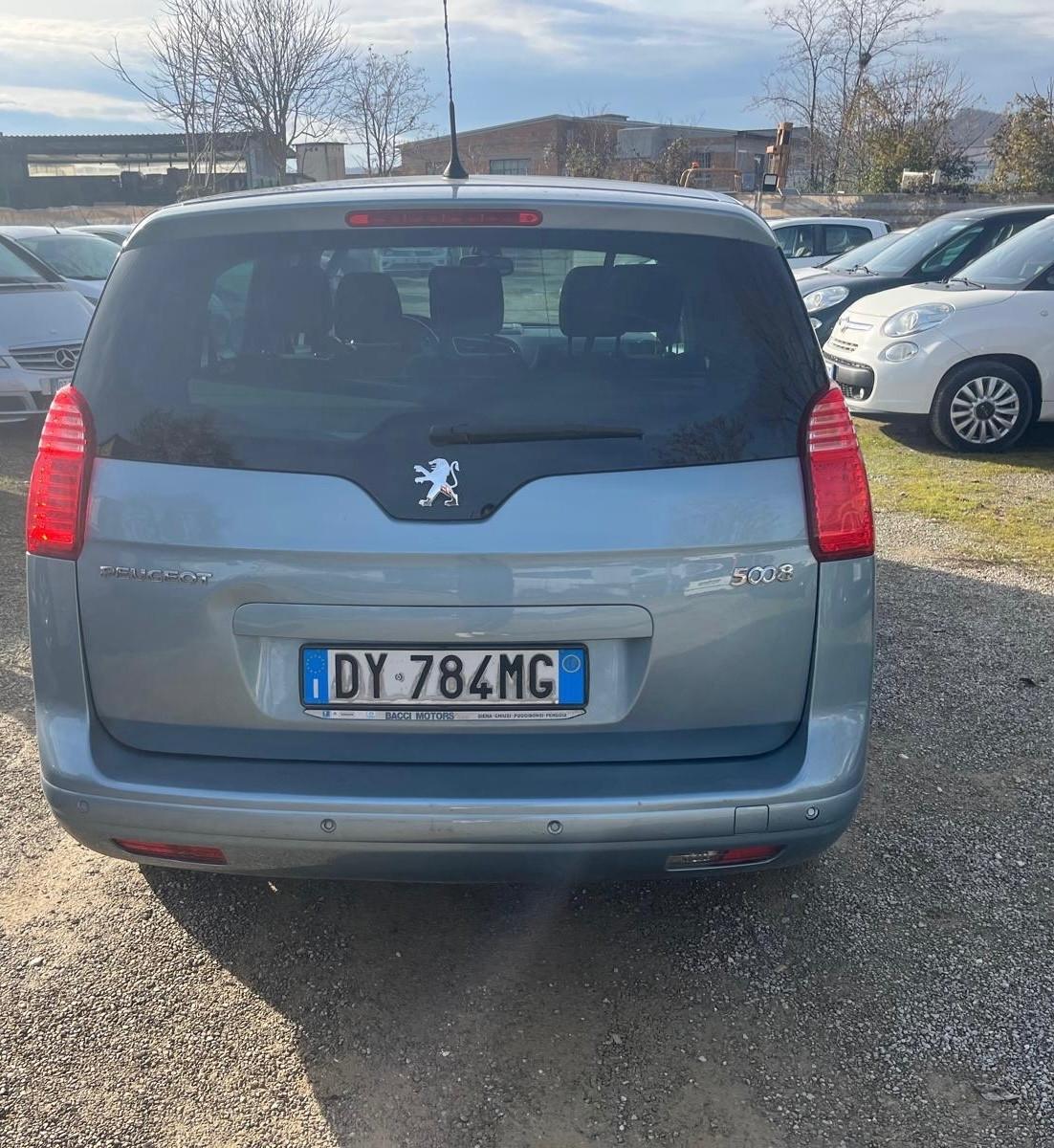 Peugeot 5008 1.6 HDi 110CV Féline