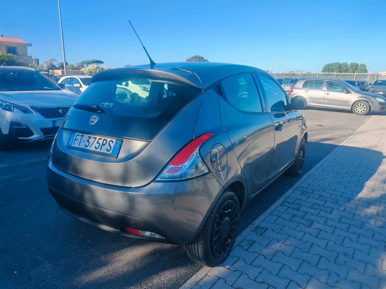 Lancia Ypsilon 1.2 69 CV 5 porte Elefantino Blu