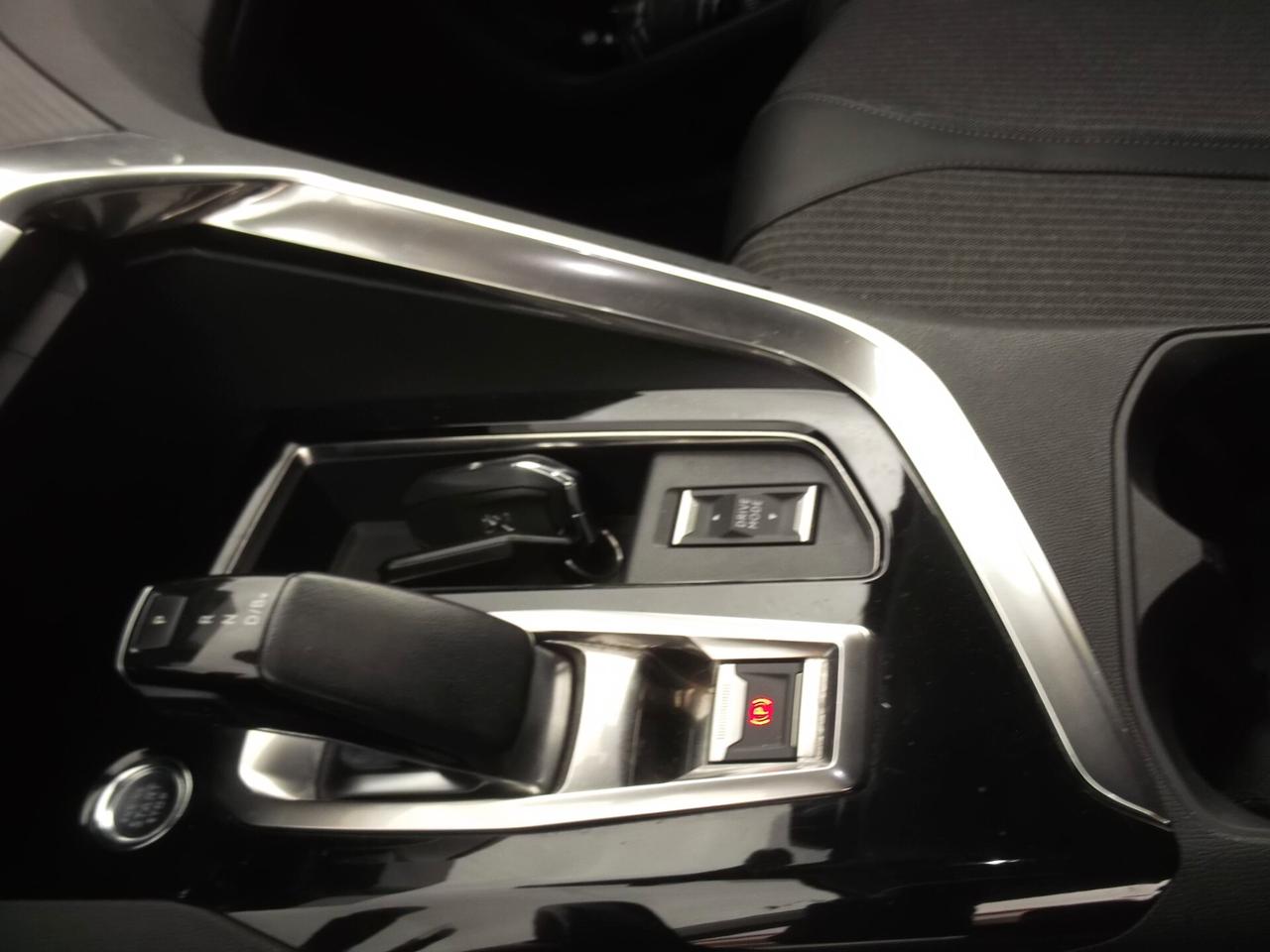 Peugeot 3008 Hybrid 225 e-EAT8 Allure Pack - 01