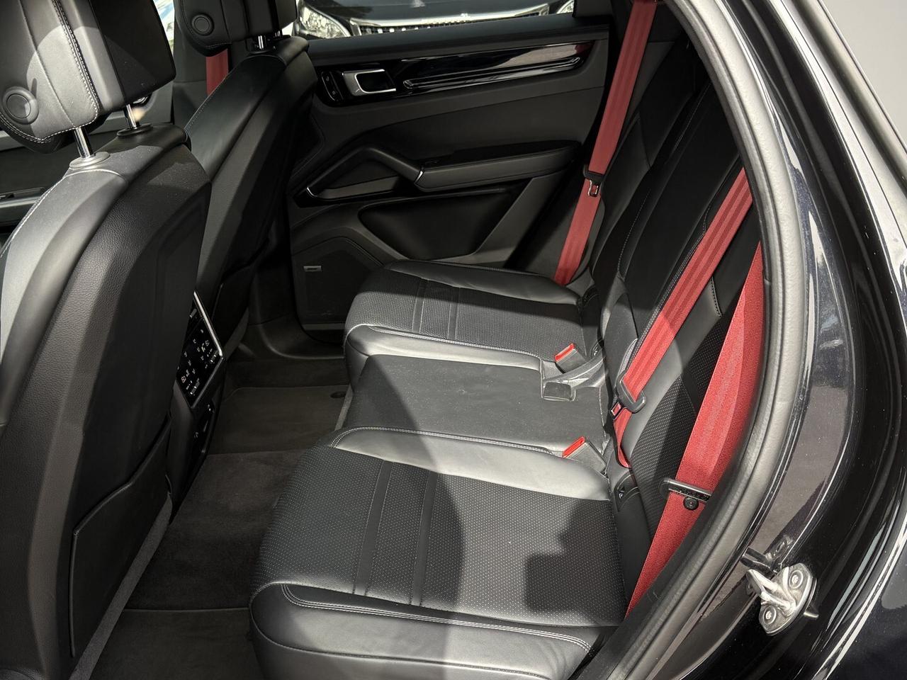 PORSCHE CAYENNE COUPE GTS SPORT CHRONO E-HYBRID