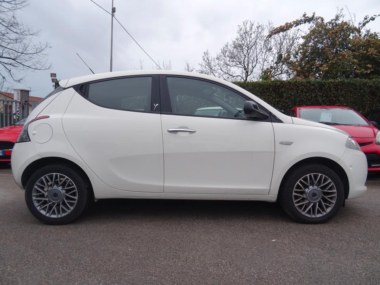 Lancia Ypsilon 0.9 TwinAir 85 CV 5p Platinum C.AUTOMATICO