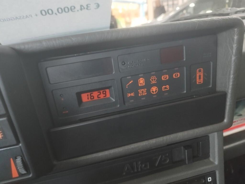 Alfa Romeo 75 3.0i V6 America