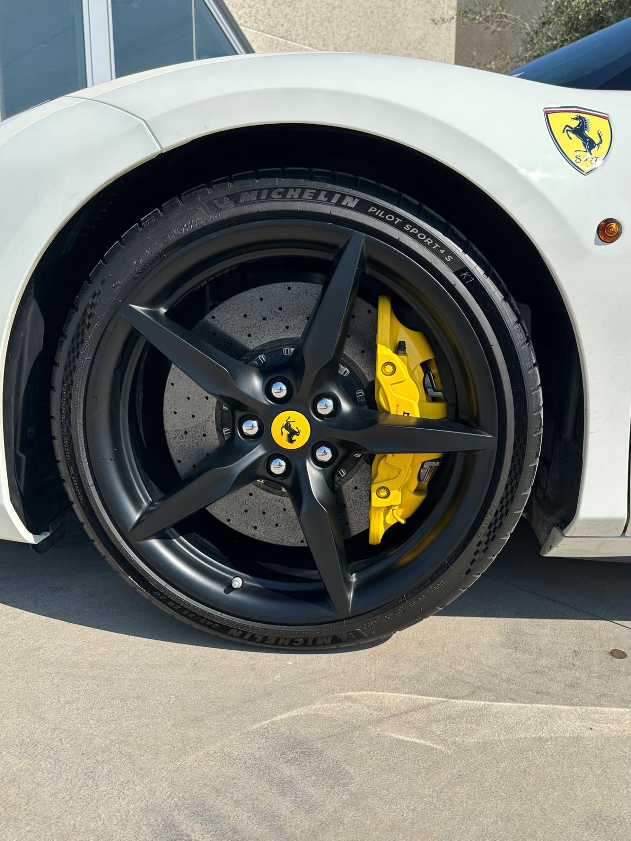 Ferrari 488 Spider 3.9 dct possibilità noleggio no scoring