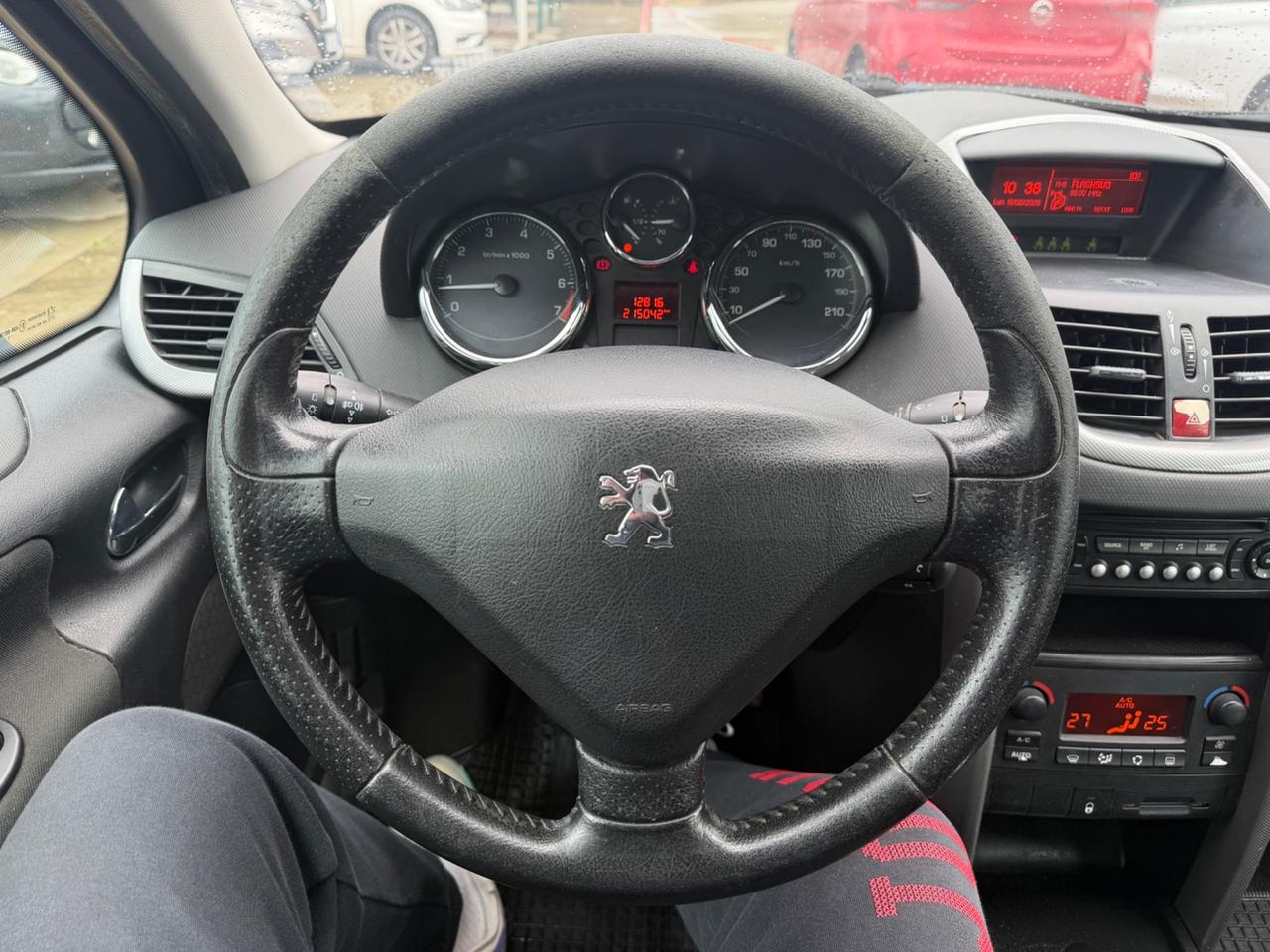 Peugeot 207 1.4 8V 75CV 5p. ONE Line